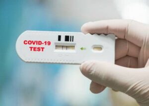 Scopri di più sull'articolo Prevenzione sanitaria Covid: obbligo test in caso di sintomi respiratori